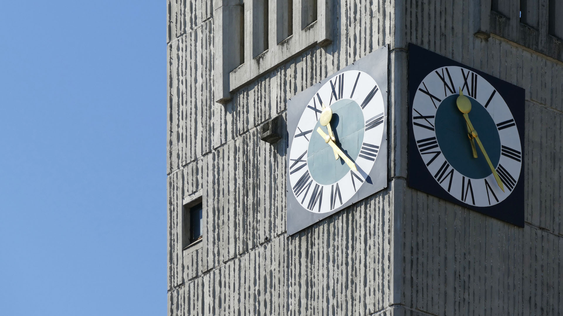 ADLHART Architekten Kirche Turm Uhr