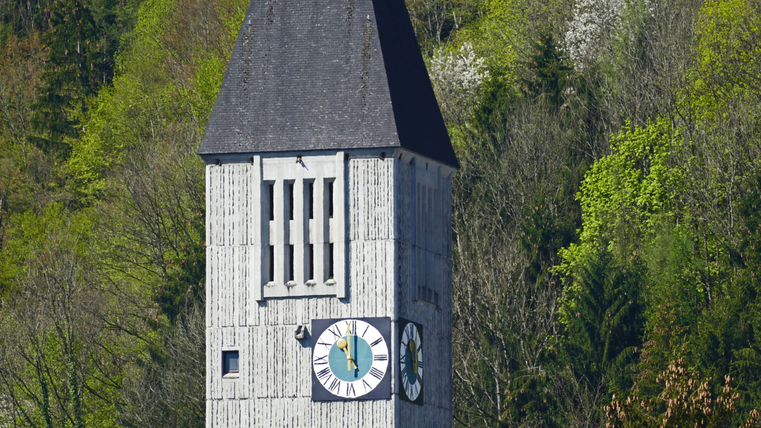 ADLHART Architekten Stadtpfarrkirche Turm Kirchenuhr